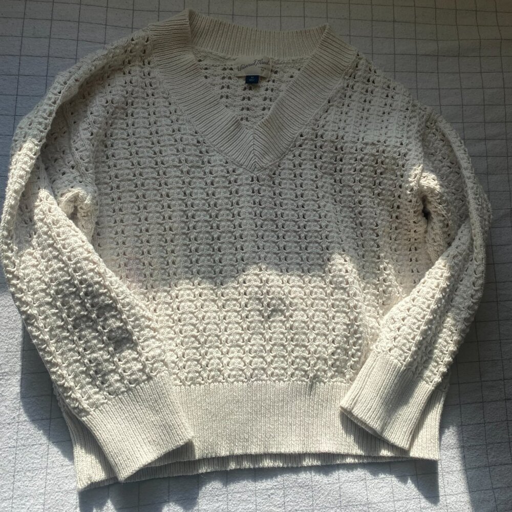 Universal Thread Goods Co Size Medium Creme Sweater